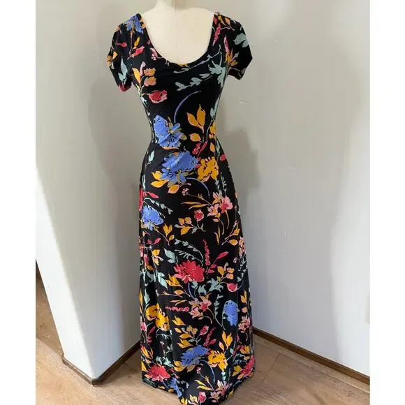 green emerald velvet dress Pact Paisley Maxi Dress – Disturbia main image 1